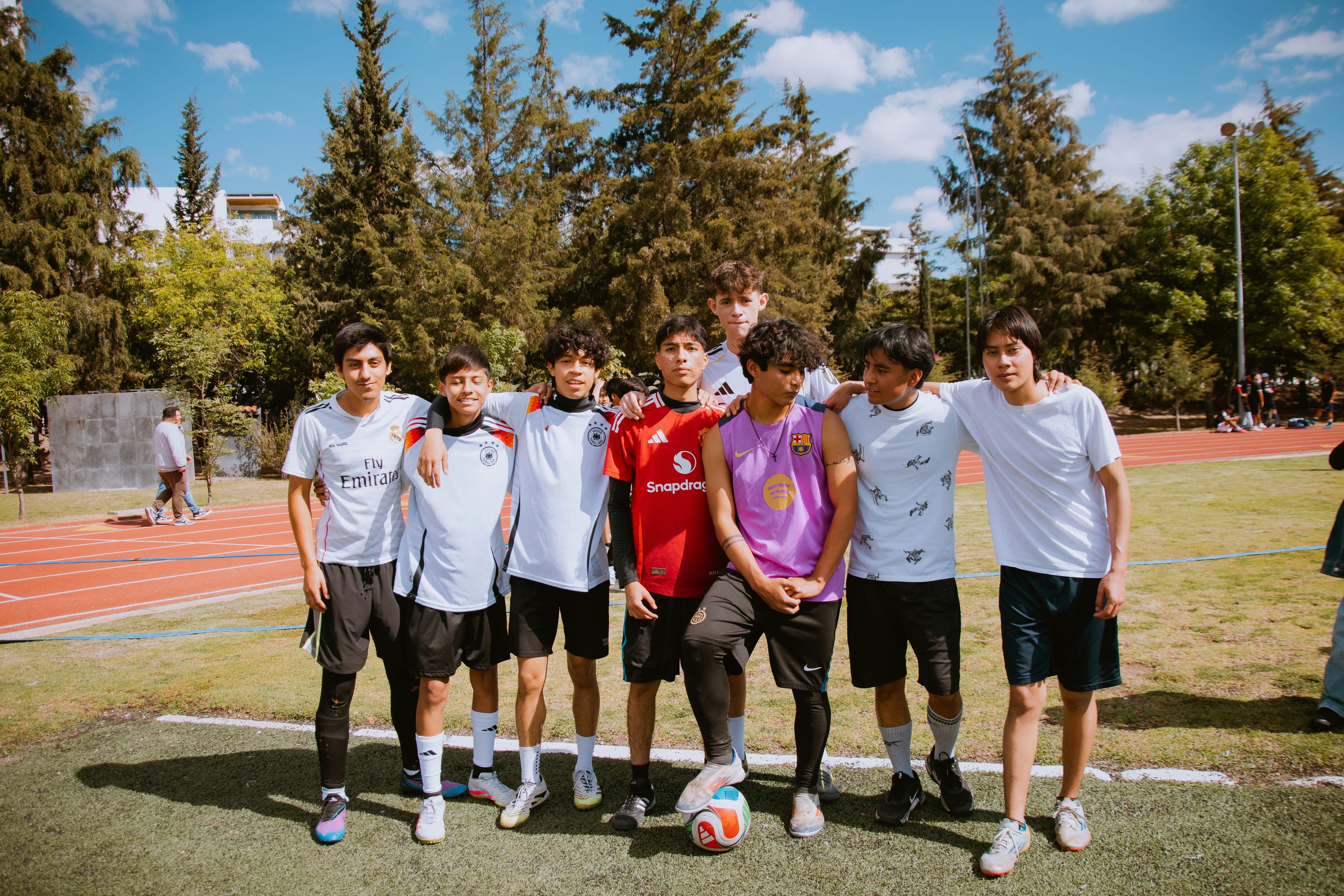 🚨 佩普·瓜迪奥拉谈一月引援：我们会观察转会市场，发挥创意，找到解决方案。 来源：转会专家罗马诺