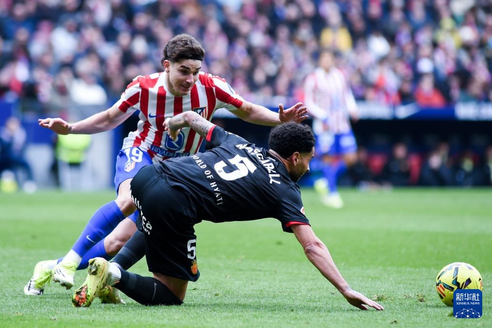 欧冠一夜乱了：意甲2强掉出前8，英超3队直通16强最多，黑马逆袭